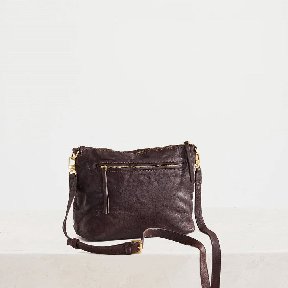 Tumbled Large Esstenial Pouch - Chocolate