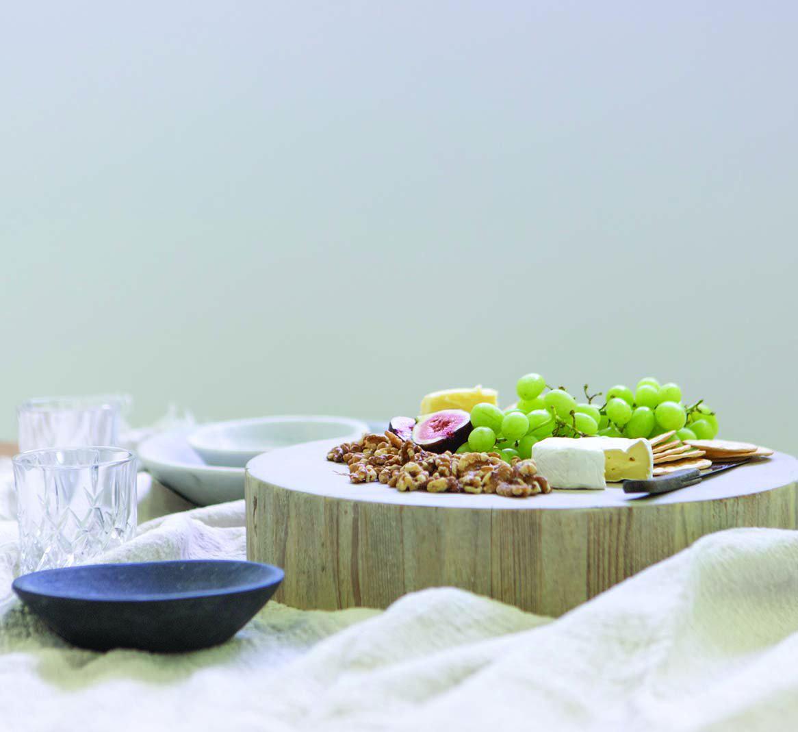 Plate GreyPineMilkyConcreteTop