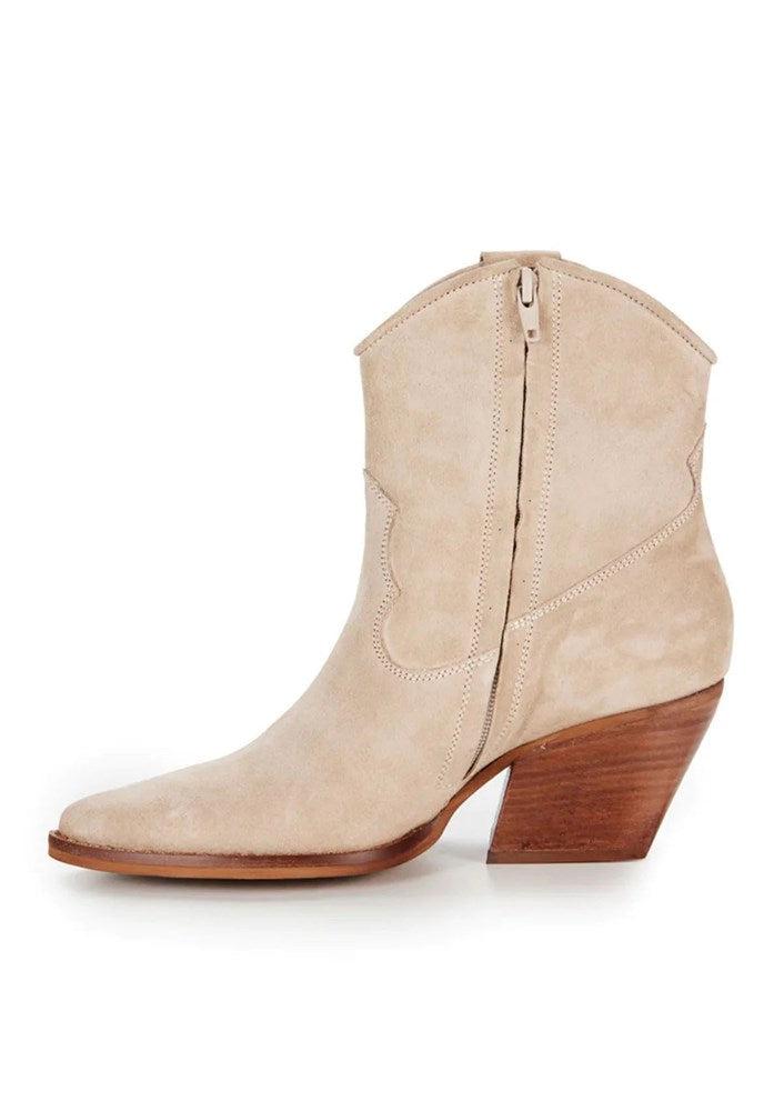 Cavalier Suede Boot Sand