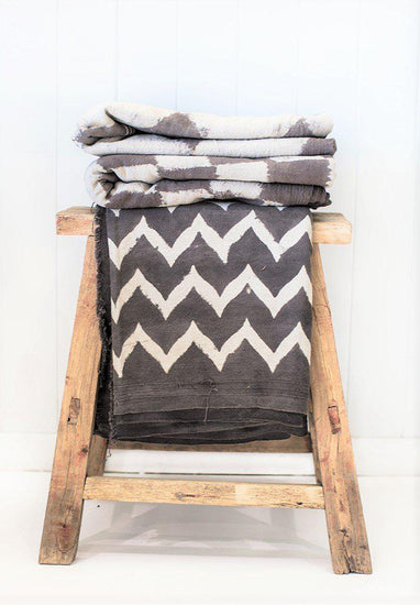 Mud Printed Wide Chevron Throw Iron 140x220